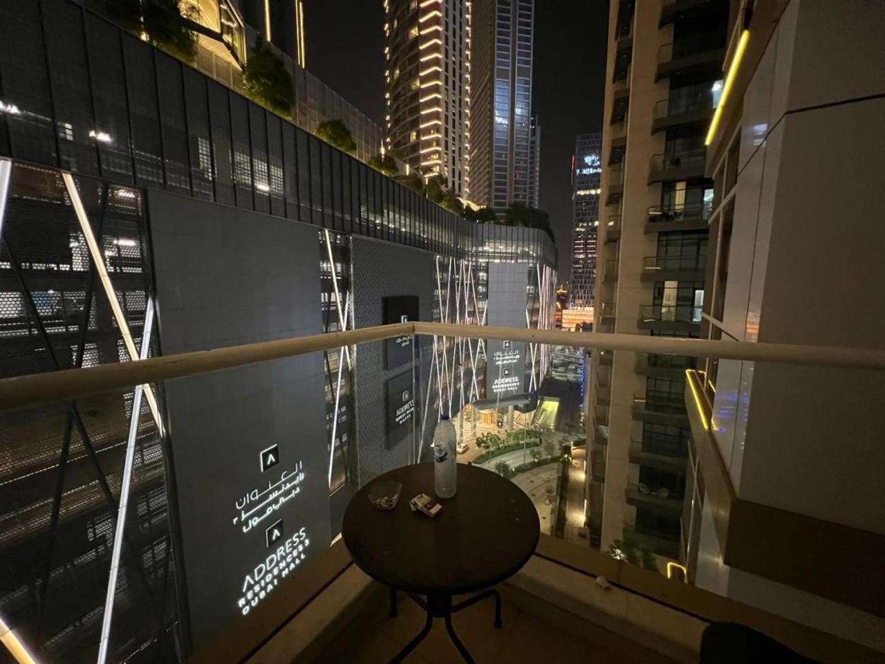 Downtown Holiday'S - 1 Min To Dubai Mall & Burj Khalifa Hostel Exterior photo