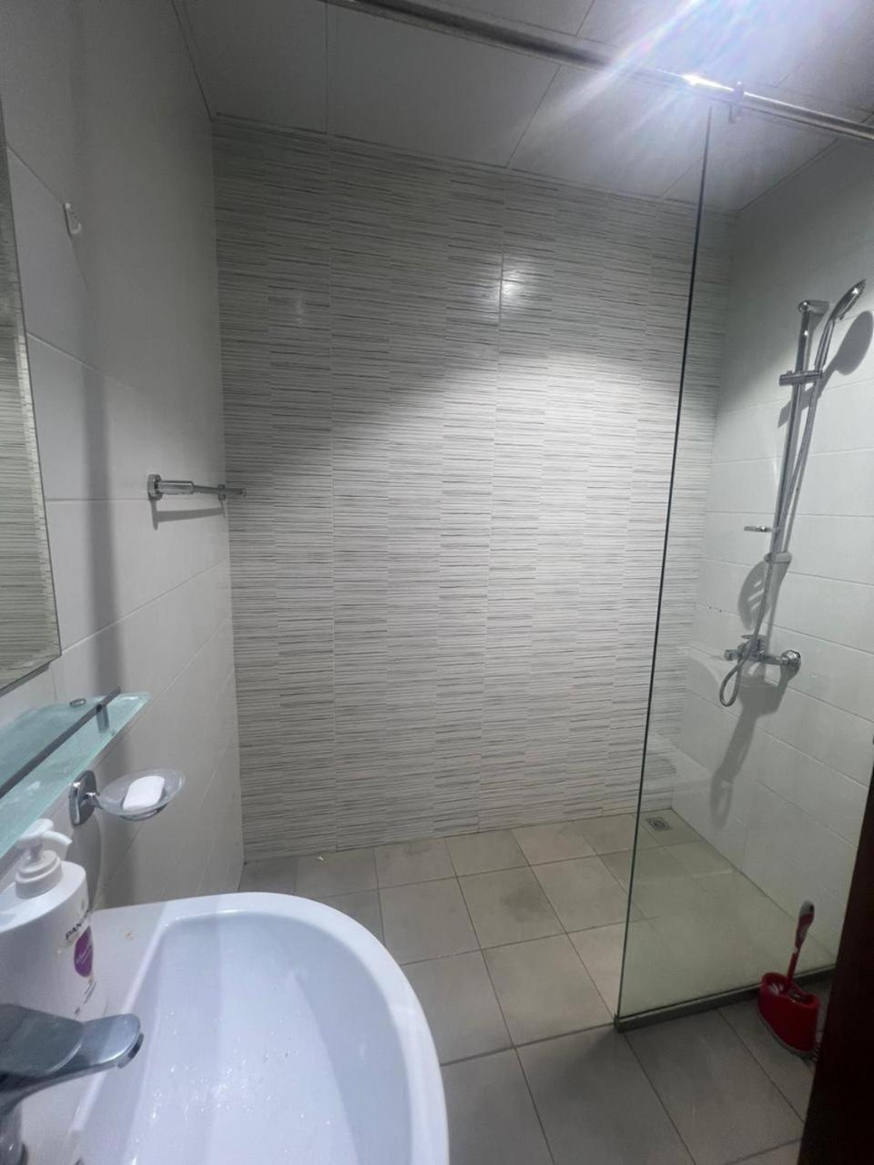 Downtown Holiday'S - 1 Min To Dubai Mall & Burj Khalifa Hostel Exterior photo