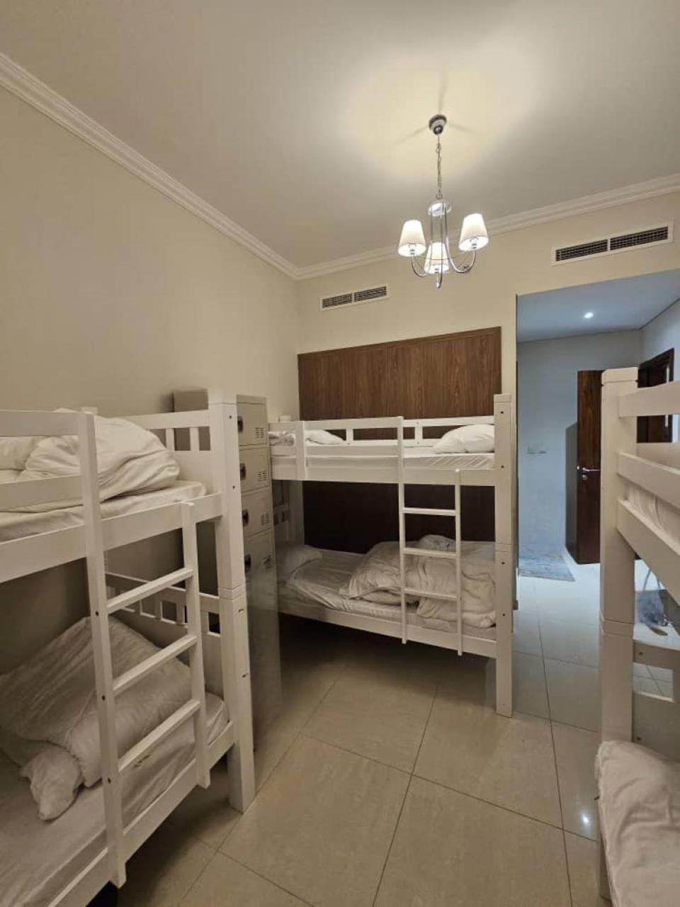 Downtown Holiday'S - 1 Min To Dubai Mall & Burj Khalifa Hostel Exterior photo