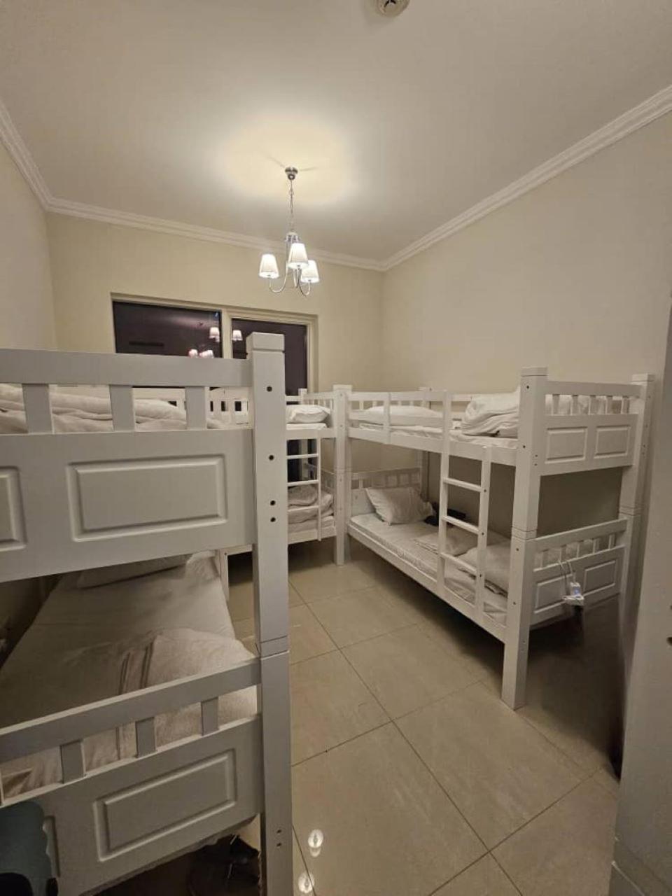 Downtown Holiday'S - 1 Min To Dubai Mall & Burj Khalifa Hostel Exterior photo