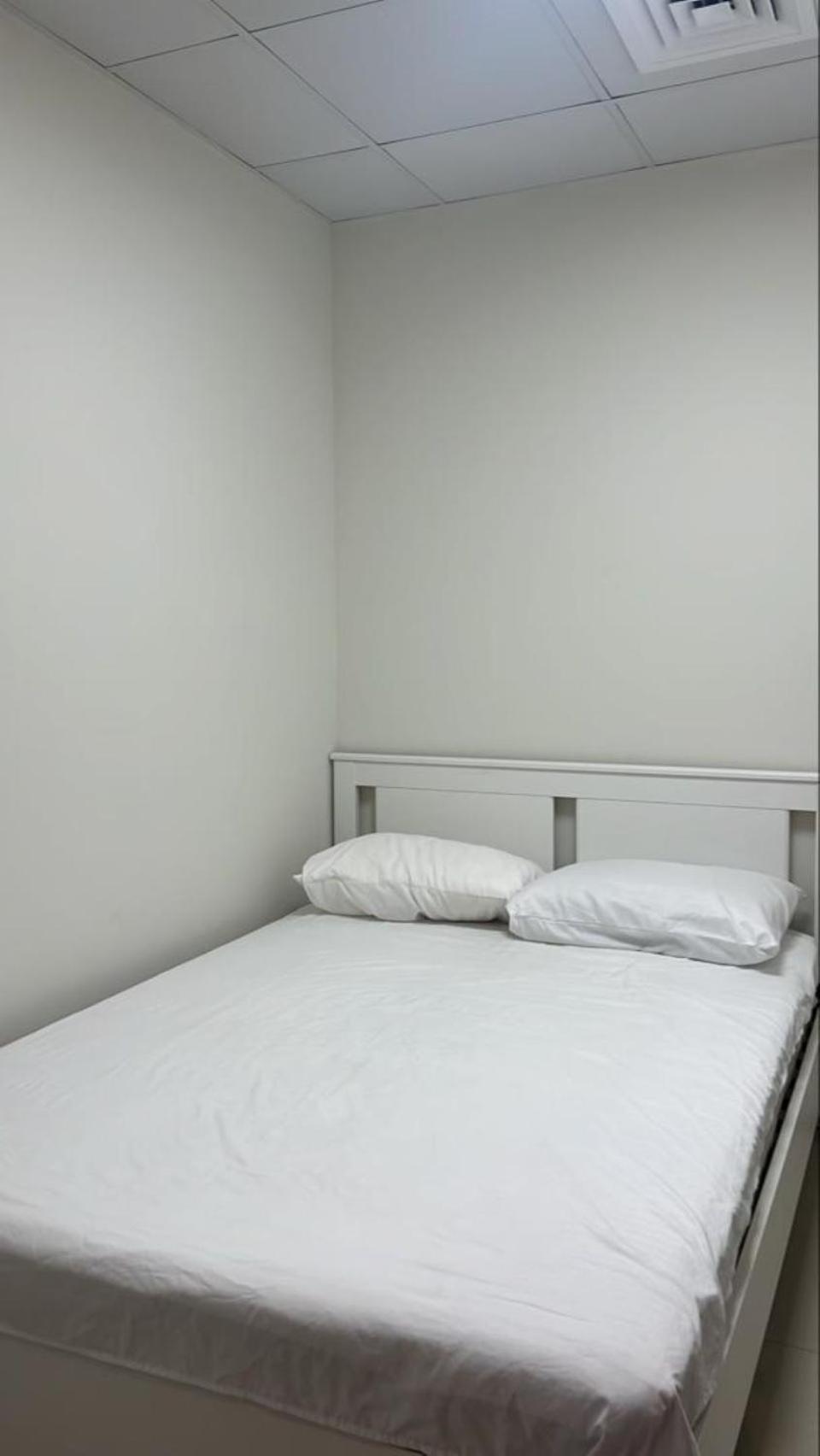 Downtown Holiday'S - 1 Min To Dubai Mall & Burj Khalifa Hostel Exterior photo
